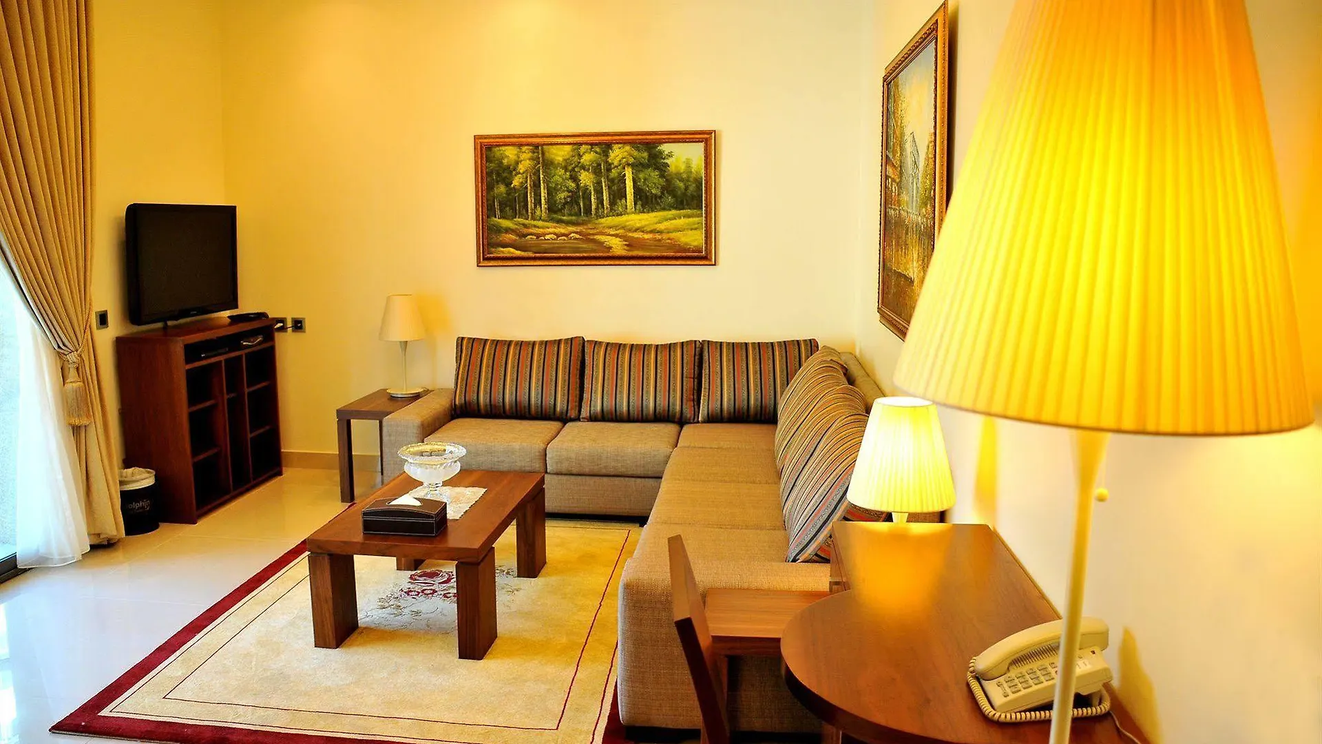 Dolphin Royal Suites Beirut 4*,